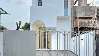 Rumah Baru Bergaya Little Santorini Di Joglo
