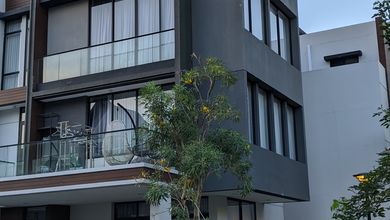 Rumah, 3 Lantai, HGB,