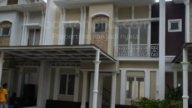 Jual Rumah Cluster Thames Jgc Jakarta Timur 8X17 M2 3+1 Br 2 Lantai