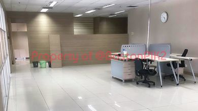 Kantor Office Tower The East Mega Kuningan Lantai 17 210 M2