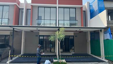 Sewa Rumah, 2 Lantai, Dekat Akses Bus Kota,Semi Furnish Bagusbersih