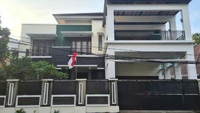 Dijual Rumah Menteng 733 M Hadap Timur KT 7 Kolam Renang