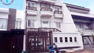 Jual Rumah Taman Palem Lestari 200 M2 10X20 3,5 Lantai Bagus dan Mewah Cengkareng Jakarta Barat - Sell House West Jakarta Taman Palem Lestari 200 Sqm 10X20 3,5 Lantai Dekat Pik