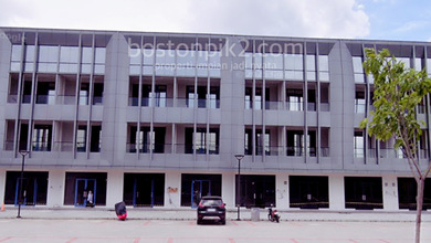 Jual 15,4M atau Cicil 60X Rukan Batavia 10X20 2 Gandeng 3 Lantai di Kawasan Simpang Empat 24 Jam Non Stop Pik